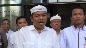 Gubernur-Jawa-Barat-Dedi-Mulyadi-menjawab-pertanyaan-Gedung-KPK.jpg