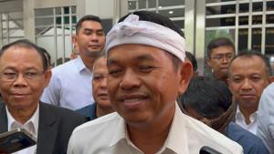Gubernur-Jawa-Barat-Dedi-Mulyadi-saat-diwawancarai-seusai-mengisi.jpg