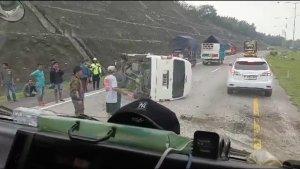 HiAce-terguling-di-Cipali.jpg