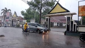 Hujan-deras-mengguyur-kawadan-Cimanggung-Kabupaten-Sumedang.jpg