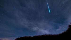 ILUSTRASI-HUJAN-METEOR.jpg