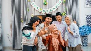 Ilustrasi-acara-Halal-Bihalal-keluarga-saat-Idul-Fitri-2023.jpg