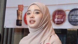Inara-Rusli-ramai-dikabarkan-dilamar-pengacara.jpg