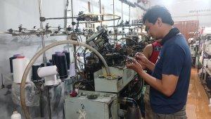 Industri-rumahan-produksi-kaos-kaki-di-Kampung-Jati.jpg