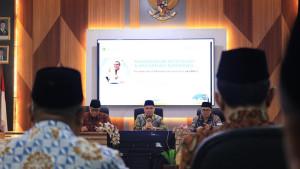 Inspektur-Jenderal-Kementerian-Agama-RI-Khairunnas-saat-memberikan-pembinaan-kepada-ASN.jpg