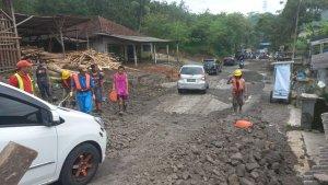 Jalan-Menuju-Pantai-Palabuhanratu-Sukabumi-Ambles.jpg