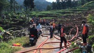 Jalan-utama-penghubung-Kecamatan-Salawu-dan-Cigalontang.jpg