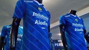 jabar/Jersey-baru-Persib-Bandung-yang-akan-digunakan-pada-laga-pamungkas-melawan-Persikabo-1973.jpg