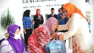 Kania-memberikan-santunan-kepada-dua-janda.jpg