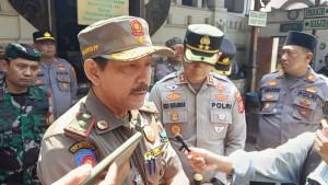 Kasatpol-PP-Kabupaten-Cirebon-Imam-Ustadi-saat-memberikan-keterangan-terkait.jpg