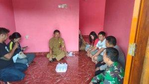 Kasi-Pemerintahan-Desa-Cikalahang-Jaji-Suraji-pakaian-dinas-di-korban-miras-oplosan.jpg