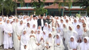 Kemenag-Jabar-saat-memperingati-hari-santri-tingkat-Jawa-Barat-di-MAN-1.jpg