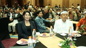 Ketua-Apindo-Ning-Wahyu-dan-Gubernur-Jabar-Dedi-Mulyadi.jpg