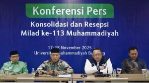 Ketua-Panitia-Pelaksana-Milad-Ke-133-Muhammadiyah-Herry-Suhardiyanto-tengah.jpg