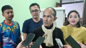 Ketua-Penyelenggara-Jabar-Junior-League-Yudi-Mukhamad-Hakim-saat-memberikan.jpg