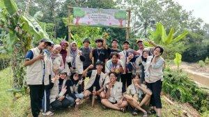 Kolaborasi-Mahasiswa-KKN-dan-Kader-PKK-dalam-Pengembangan-Kebun-Toga-di-Desa-Cihuni-1.jpg