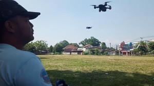 Komuntias-Drone-Purwakarta-terbangkan-drone.jpg