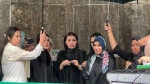 Kondisi-Najwa-Shihab-di-pemakaman-suaminya.jpg