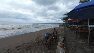 Kondisi-Pantai-Citepus-Sukabumi-sepi.jpg