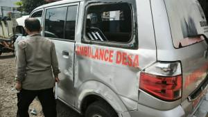 Kondisi-ambulans-yang-mengangkut-pasien-setelah-terguling-SUKABUMI.jpg
