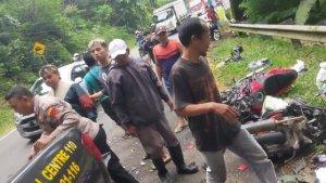 Kondisi-sepeda-motor-yang-mengalami-kecelakaan-di-Jalan-Arteri-Darangdan-Purwakarta.jpg
