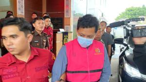 LS-ditetapkan-sebagai-tersangka-oleh-Kejari-Cimahi-karena-menilap-uang-nasabah.jpg