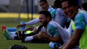 jabar/Marc-Klok-dalam-sesi-latihan-Persib-Bandung-di-Stadion-Sidolig-Bandung.jpg