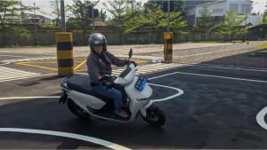 Menikung-dengan-Aman-Perjalanan-Jadi-Lebih-Nyaman.jpg