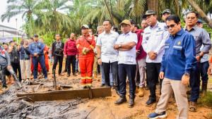 Menteri-ESDM-Bahlil-Lahadalia-saat-meninjau-sumur-minyak-rakyat.jpg