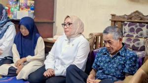 Menteri-PPPA-Arifah-Fauzi-takziah-ke-Kab-Bandung.jpg