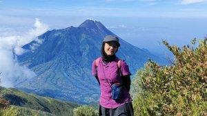 Mia-Fitriani-pendaki-asal-Bandung-kibarkan-merah-putih-di-Gunung-Arjuno.jpg