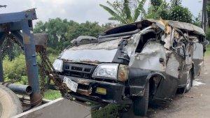 Mobil-elf-yang-mengalami-kecelakaan-di-Ciloto-Kecamatan-Cimacan-Kabupaten-Cianjur.jpg