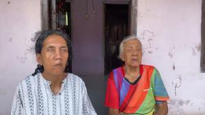 Nyi-Wartisah-83-kanan-dan-anaknya-Ani-Cahyani-50-penyandang-disabilitas-di-Ciburuy-KBB.jpg