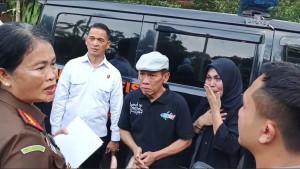 Orangtua-Dea-Permata-Kharisma-27-korban-pembunuhan-di-purwakarta.jpg