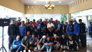 Para-legenda-Persib-Bandung-foto-bersama-di-sela-sela-acara-Fun.jpg