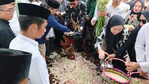 Para-pelayat-memanjatkan-doa-saat-pr.jpg