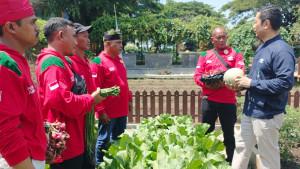 Para-penerima-penghargaan-Master-Panen-2025-Purwakara.jpg