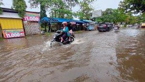 Para-pengendara-saat-melintasi-Jalan-Olahraga-di-kawasan-Sport-Center-Indramayu.jpg