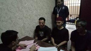 Para-tersangka-kasus-premanisme-saat-diserahkan-ke-Kejari-Subang.jpg