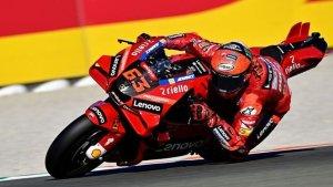 Pebalap-Ducati-asal-Italia-Francesco-Bagnaia-kala-beraksi-dalam-rangkaian-MotoGP-Valencia.jpg