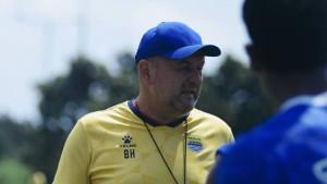 Pelatih-Persib-Bandung-Bojan-Hodak-sesi-latihan-2.jpg