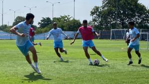 Pemain-Persib-Bandung-menjalani-latihan-di-Lapangan-Pendamping-Stadion-Gelora-Bandung-Lautan-Api.jpg