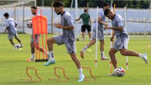 Pemain-Persib-Bandung-menjalani-latihan-di-Lapangan-Pendamping.jpg