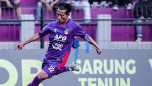 Pemain-pinjaman-Persib-Bandung-Henhen-Herdiana-saat-tampil-membela-Persik-Kediri.jpg