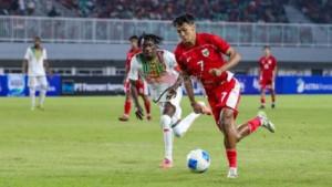 Pemain-timnas-U22-Indonesia-Dony-Tri-Pamungkas-kanan-berusaha-melewati-lawannya.jpg