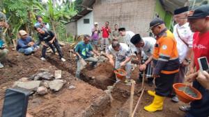 Pembangunan-rumah-layak-huni-untuk-keluarg.jpg