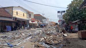 Pembongkaran-lapak-pedagang-di-Jalan-Ki-Hajar-Dewantara-Cirebon.jpg