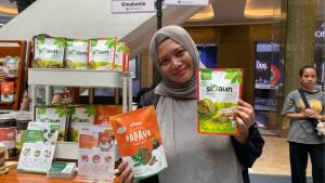 Pemilik-SiDaun-Ela-di-Pasar-Kreatif-Bandung-Sabtu-2092025.jpg