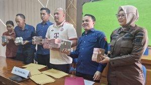 Pengembalian-uang-PIP-korupsi-di-Universitas-Bandung.jpg