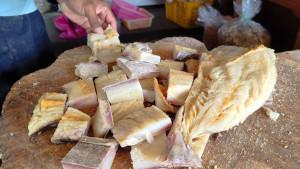 Pengolahan-jambal-roti-di-lapang-Ketapang-doyong-Pantai-Timur-Pangandaran.jpg